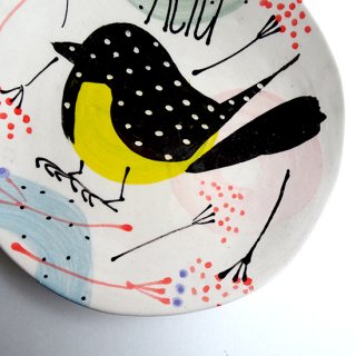 sc147 リトアニア 手びねりの形とラフな手書きイラスト 味のある陶器 取皿プレート型 14cm ウソ鳥