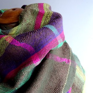 ny177 リトアニアの手織りリネン＆シルクスカーフ シックな色合いベースにピンクやイエローなどのカラフルラインチェック
