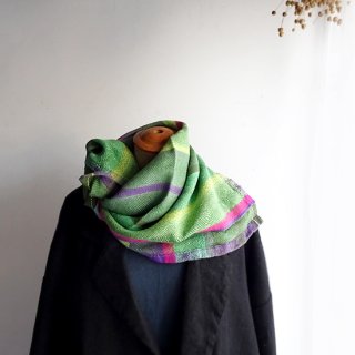 ny138 リトアニアの手織りリネン＆シルクスカーフ 明るいグリーンベースに紫やピンク、イエローの色合い