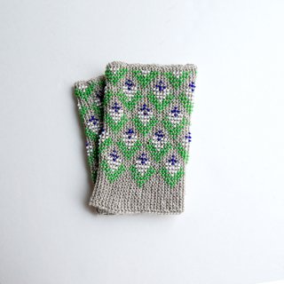 rie414 リトアニア リネン糸で編んだ、ビーズ編みのリストウォーマー RIESINES ナチュラルカラーに黄緑と白、青のビーズ 約幅7×長さ12cm
