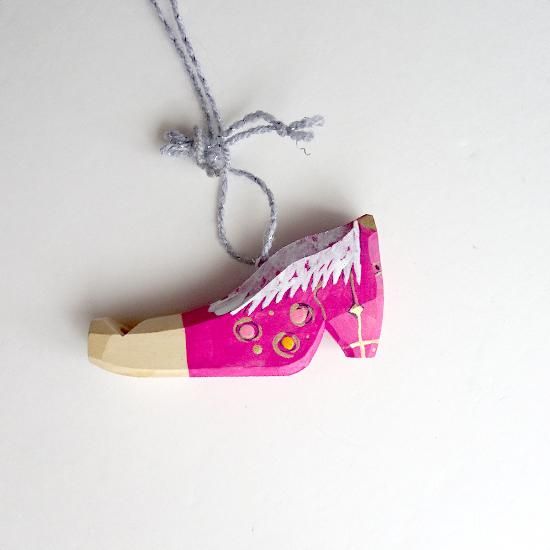 erk001 リトアニア 民芸市で見つけた、木彫り作家Erikasがつくる