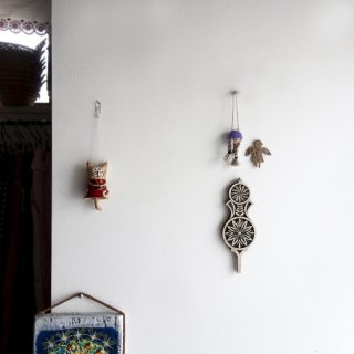ver004 リトアニア 伝統工芸の壁飾り Verpste ベルプステ 黒ベース 小さいサイズ 約幅7cm×縦20cm