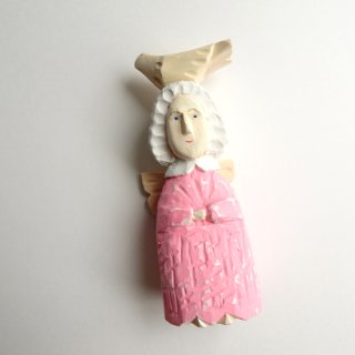 arv005 リトアニア 天使の木彫りオーナメント ピンク色の服、頭の上に鳥をのっけた天使