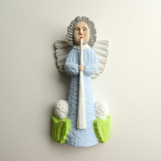 arv007 リトアニア 天使の木彫りオーナメント 水色の服、笛を吹く天使