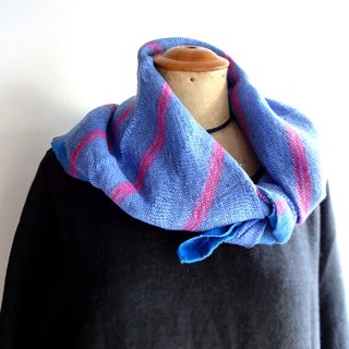ny343 リトアニアの手織りリネンスカーフ リネン100% 綺麗なブルーの色合いに赤や黒のライン 約67×70cm