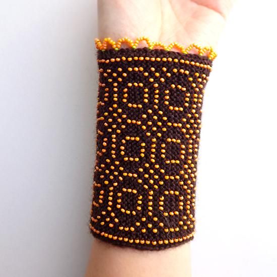 リトアニア製 ハンドメイド ビーズ リストウォーマー リエシネス B リトアニア製 ハンドメイド ビーズ リストウォーマー リエシネス