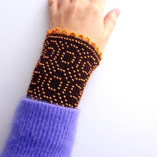 リトアニア製 ハンドメイド ビーズ リストウォーマー リエシネス B リトアニア製 ハンドメイド ビーズ リストウォーマー リエシネス B