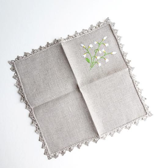 アンティーク 緻密なシュバルム白糸刺繍 繊細なトライアングル