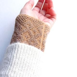 リトアニアの伝統的な装飾品、ビーズ編みのリストウォーマー