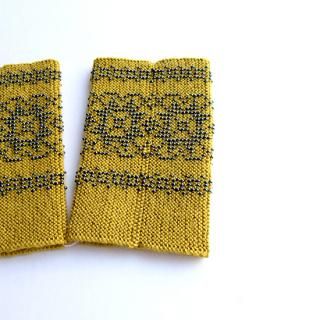 リトアニアの伝統的な装飾品、ビーズ編みのリストウォーマー