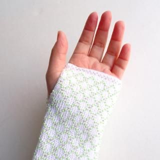 レア【リトアニア製】＊ビーズ＊リストウォーマー アームカバー北欧 せかほし リトアニアの伝統的な装飾品、ビーズ編みのリストウォーマー