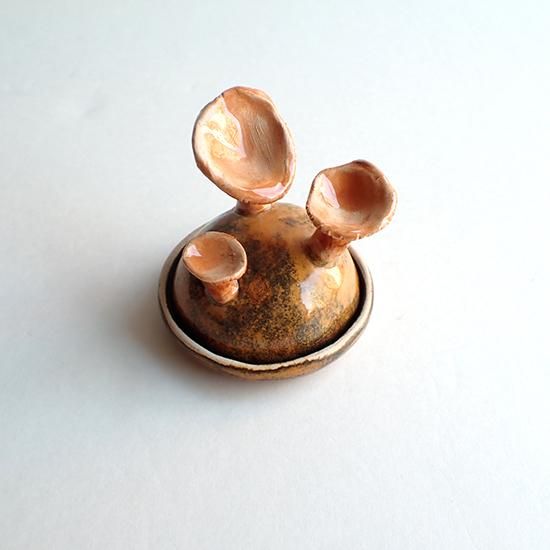 oth018 リトアニア 小さな丘にニョキっとはえるキノコ 陶器の入れもの