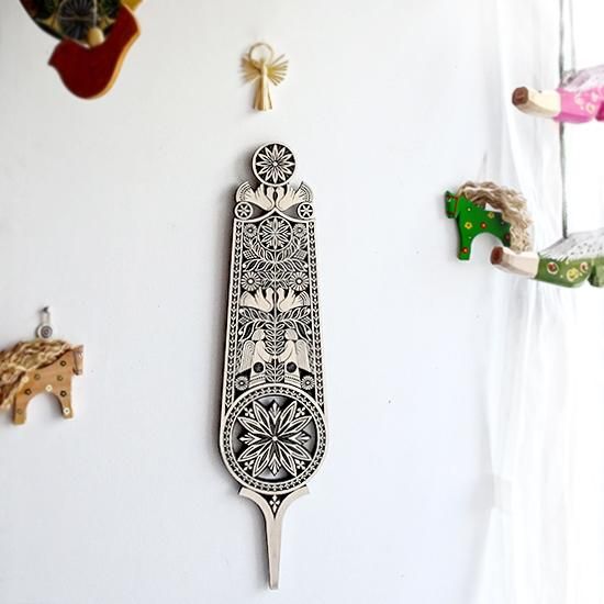 ve082 リトアニア 伝統工芸の壁飾り Verpste ベルプステ 黒