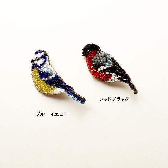 lim010 リトアニア ビーズ刺繍のブローチ ウソ鳥