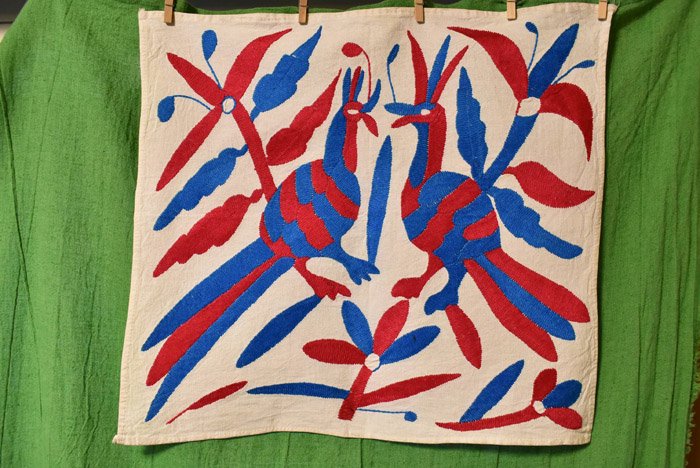 オトミ族の刺繍ハンカチーフ