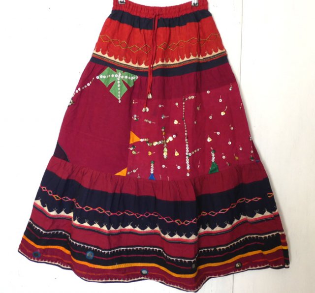 インドの古布刺繍スカート　ミラーワークがたくさん