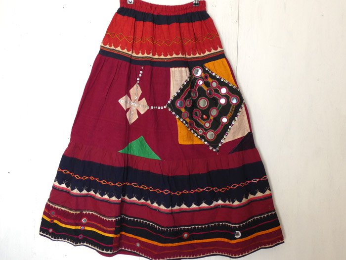 インドの古布刺繍スカート ミラーワークがたくさん