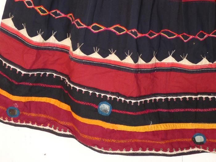 インドの古布刺繍スカート ミラーワークがたくさん