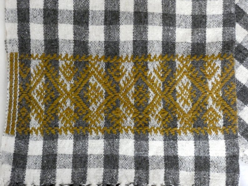 手紡ぎウールの手織りストール。ウール100%、