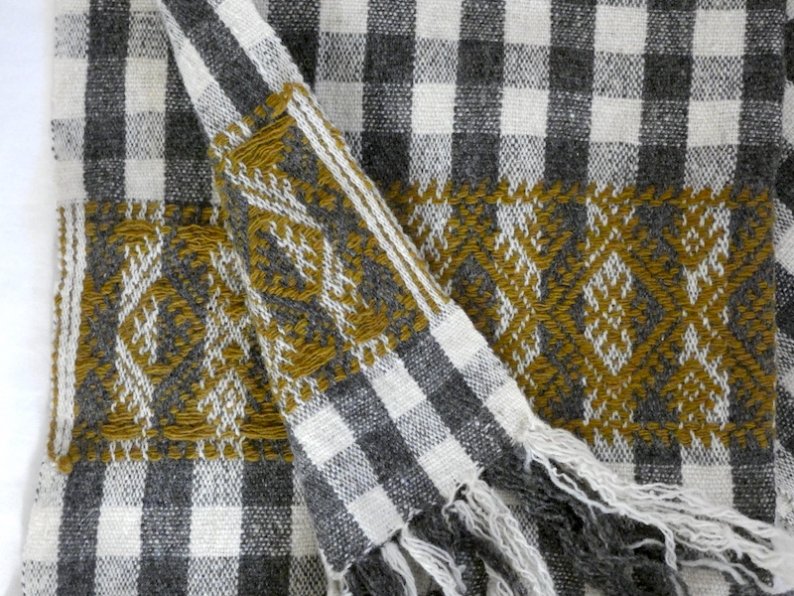 手紡ぎウールの手織りストール。ウール100%、