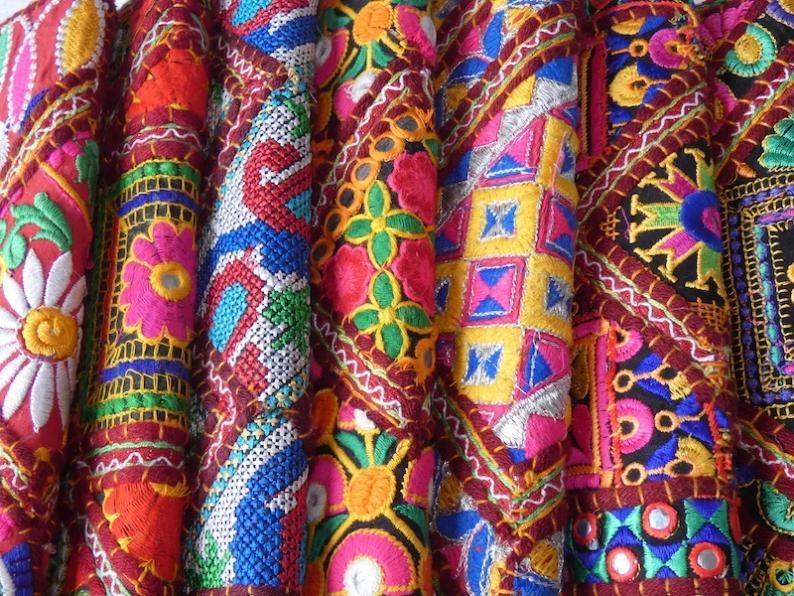 ★新品★インドハンドメイド刺繍タペストリーラグ★ビンテージ古布★ラジャスタン★緑 インド製 C/L刺しゅう生地 フラワー生地の通販|ノムラテーラー