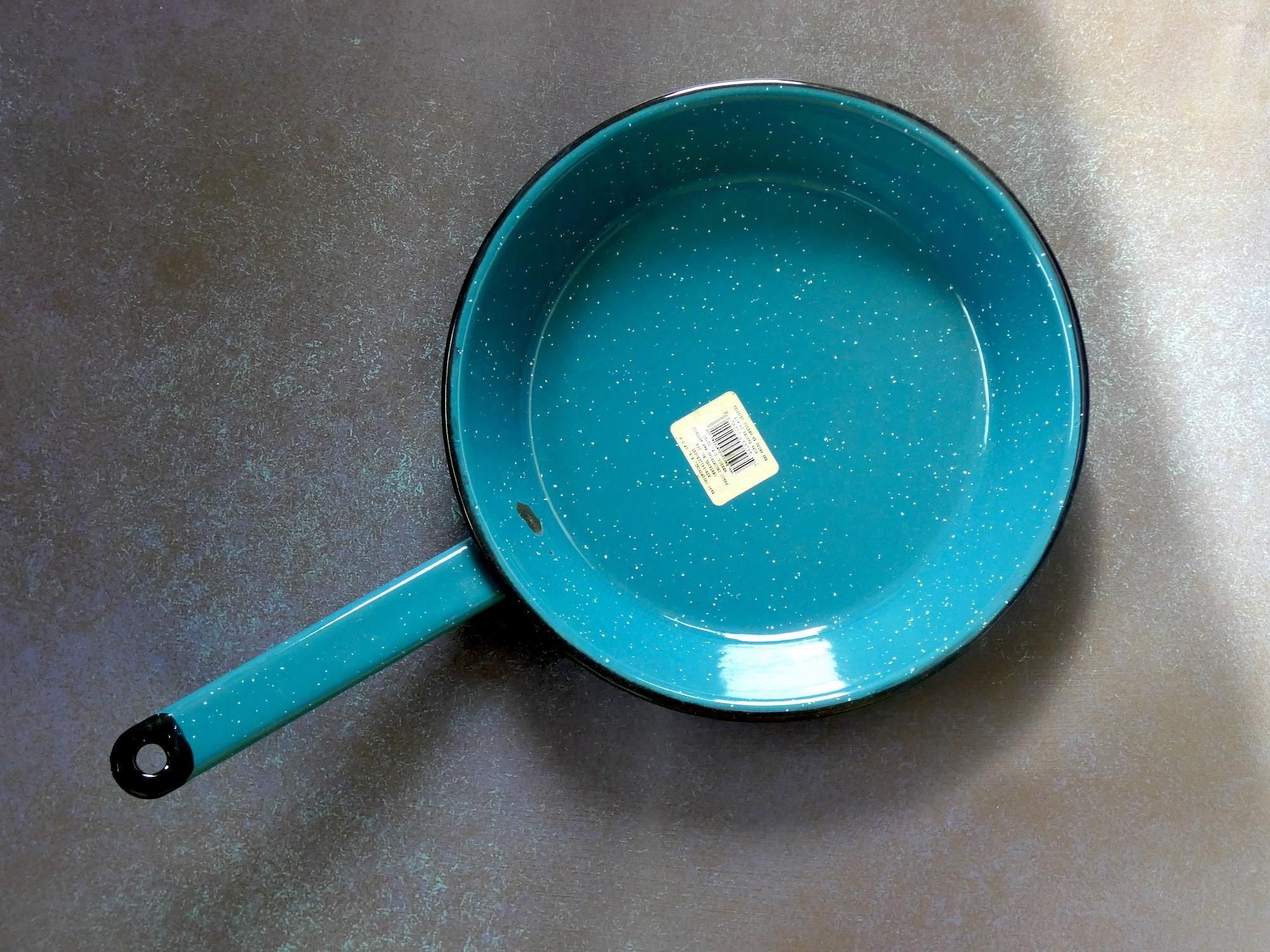 <img class='new_mark_img1' src='https://img.shop-pro.jp/img/new/icons14.gif' style='border:none;display:inline;margin:0px;padding:0px;width:auto;' />ホーローフライパン/『レトロブルー』BARO社製 傷あり