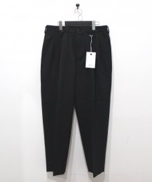 <img class='new_mark_img1' src='https://img.shop-pro.jp/img/new/icons49.gif' style='border:none;display:inline;margin:0px;padding:0px;width:auto;' />marka <BR>2TUCK COCOON FIT TROUSERS - 2/48 WOOL SOFT SERGE - (BLACK) SOLD OUT