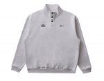 <img class='new_mark_img1' src='https://img.shop-pro.jp/img/new/icons5.gif' style='border:none;display:inline;margin:0px;padding:0px;width:auto;' />Grand x Umbro Sweatshirt With Button Collar - Ash Grey