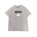 <img class='new_mark_img1' src='https://img.shop-pro.jp/img/new/icons5.gif' style='border:none;display:inline;margin:0px;padding:0px;width:auto;' />HOCKEY Joe Debut Tee - Sport Grey