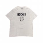 <img class='new_mark_img1' src='https://img.shop-pro.jp/img/new/icons5.gif' style='border:none;display:inline;margin:0px;padding:0px;width:auto;' />HOCKEY Joe Debut Tee - White