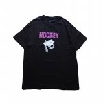 <img class='new_mark_img1' src='https://img.shop-pro.jp/img/new/icons5.gif' style='border:none;display:inline;margin:0px;padding:0px;width:auto;' />HOCKEY Joe Debut Tee - Black