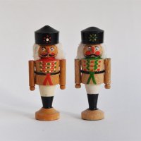 東ドイツ　木製の飾り物＜兵隊　きなり×赤/きなり×緑＞