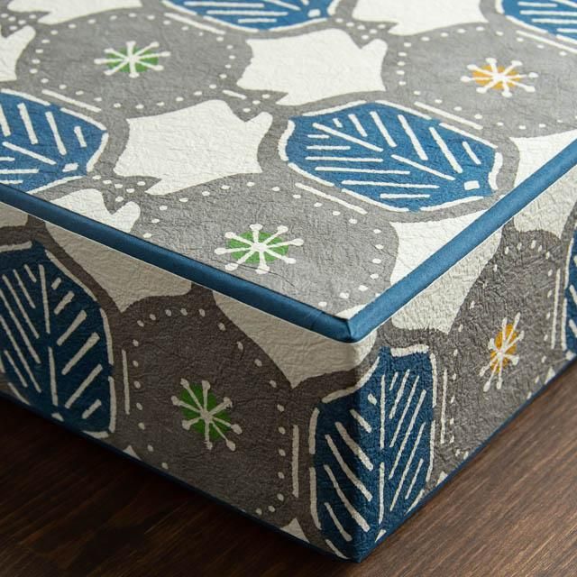 八尾和紙 桂樹舎 文庫箱A4 木の葉 グレー｜FRANK暮らしの道具