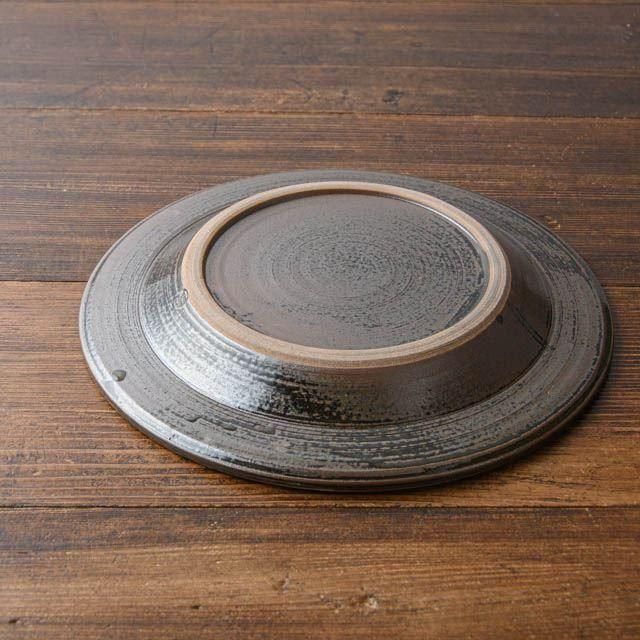 小石原焼 鬼丸豊喜窯 内黒とびかんなリム付八寸皿 大皿｜FRANK