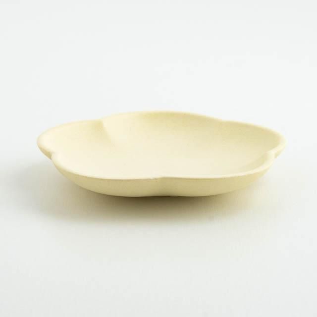 Awabi ware アワビウェア 花型小皿 アイボリー｜FRANK暮らしの道具