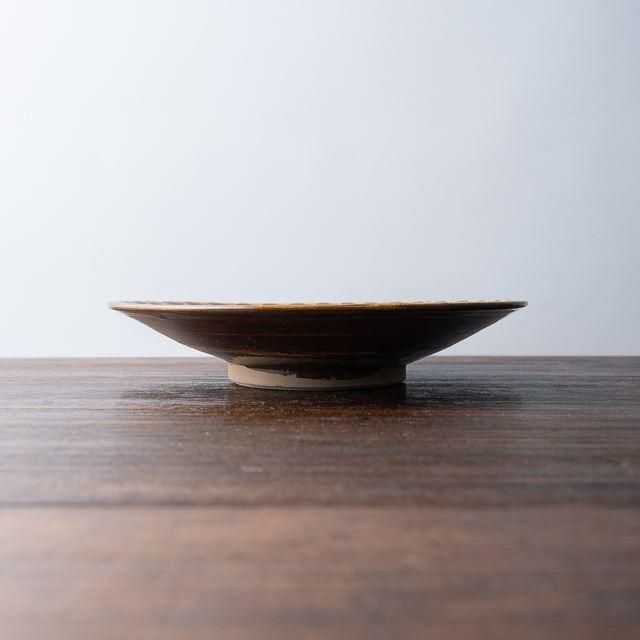 小鹿田焼 黒木昌伸窯 八寸皿 03 リム櫛 飛び鉋 飴|窯元 陶器 小鹿田焼 黒木昌伸窯 八寸皿 03 リム櫛 飛び鉋 飴|窯元 陶器