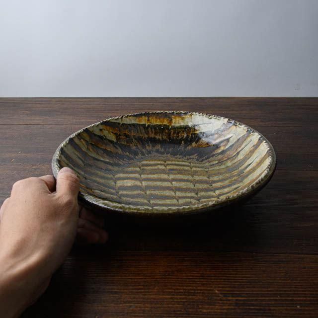 三宅康太 倉敷青木窯 八寸皿 スリップウェア 03 - FRANK暮らしの道具