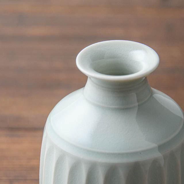 石飛勲 白磁工房 白磁鎬手一輪挿し 01 - FRANK暮らしの道具