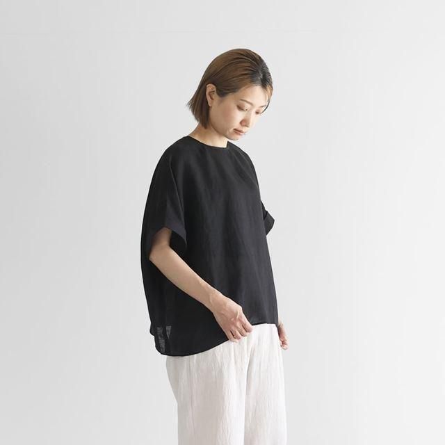HUIS ハウス シャトルリネンライトバックボタン2way半袖ブラウス（ブラック）レディス