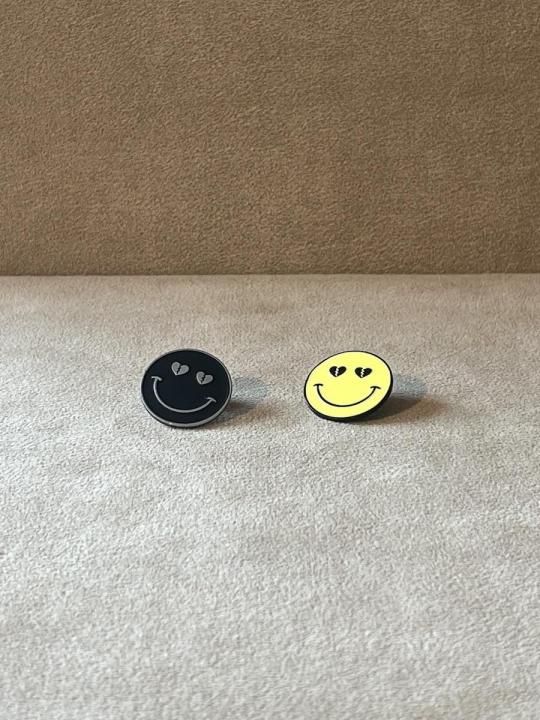SMILE PIN BADGE "HARVEY"