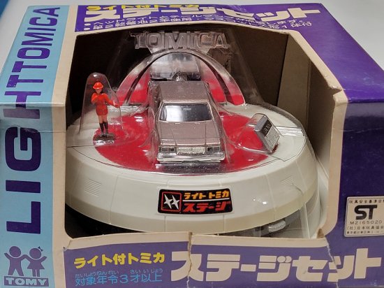 TOMY ライト付きトミカ ステージセット(ライトトミカ　クラウン ロイヤルサルーン 付き） -  さいたま市大宮ミニカー・モデルカー専門店・通販│ドリームファクトリー（TheDreamFactory）