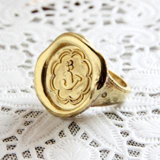 THE LETTERSFASHION RING ͤ y hummer brass