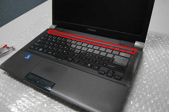 中古 東芝 dynabook R741/E 用 キーボードベゼル保護ラッチ