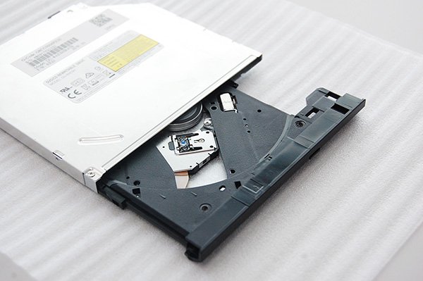 中古美品 東芝 dynabook B45/M B55/M B65/M シリーズ用 DVD