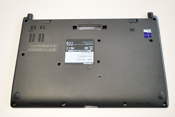 中古美品 東芝 dynabook R73/A シリーズ ボトムカバー ドライブ非搭載モデル No.0705