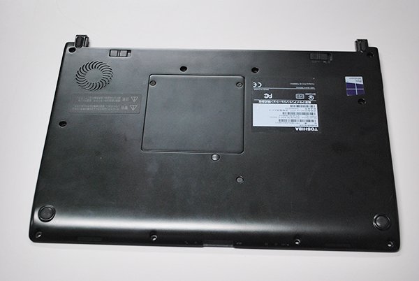 中古美品 東芝 dynabook R73/B シリーズ ボトムカバー ドライブ非搭載