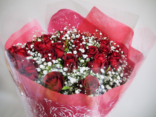予約商品 赤いバラ サムライとカスミソウの花束 サムライ5本 カスミソウ 名古屋の花屋 めぐみこ