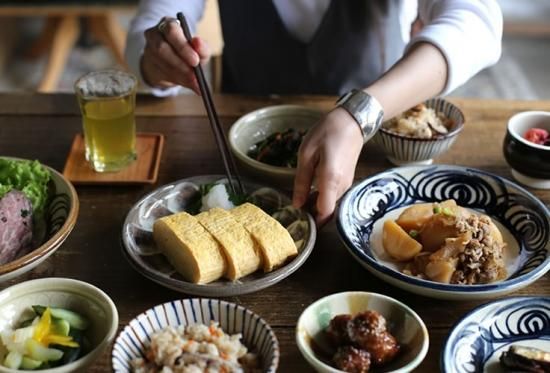 瀬戸本業窯(せとほんぎょうがま) 牡丹刷毛皿 6.5寸A（直径約19.5