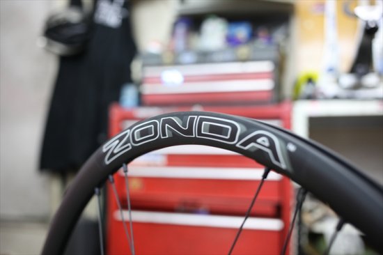 CAMPAGNOLO (ｶﾝﾊﾟﾆｮｰﾛ)ZONDA DB シマノフリー センターロック 12mm