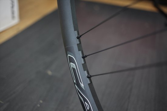 CAMPAGNOLO (ｶﾝﾊﾟﾆｮｰﾛ)ZONDA DB シマノフリー センターロック 12mm